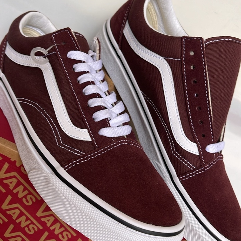 Vans WMNS Old Skool
Color Theory Bitter Chocolate 
VN0005UF7YO
Sneakers - Picture 9 of 16